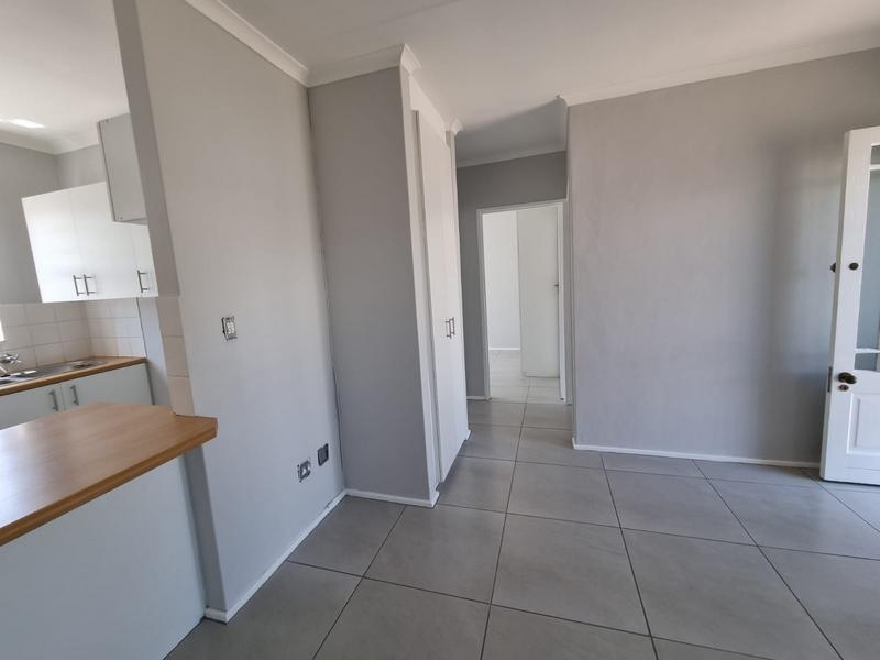 To Let 2 Bedroom Property for Rent in Oakglen Western Cape